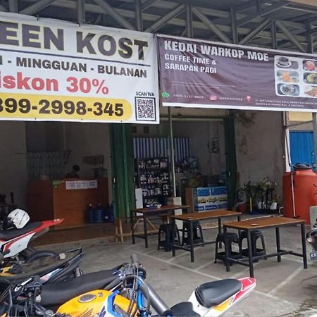 Greenkost Vandrarhem Sintang Exteriör bild